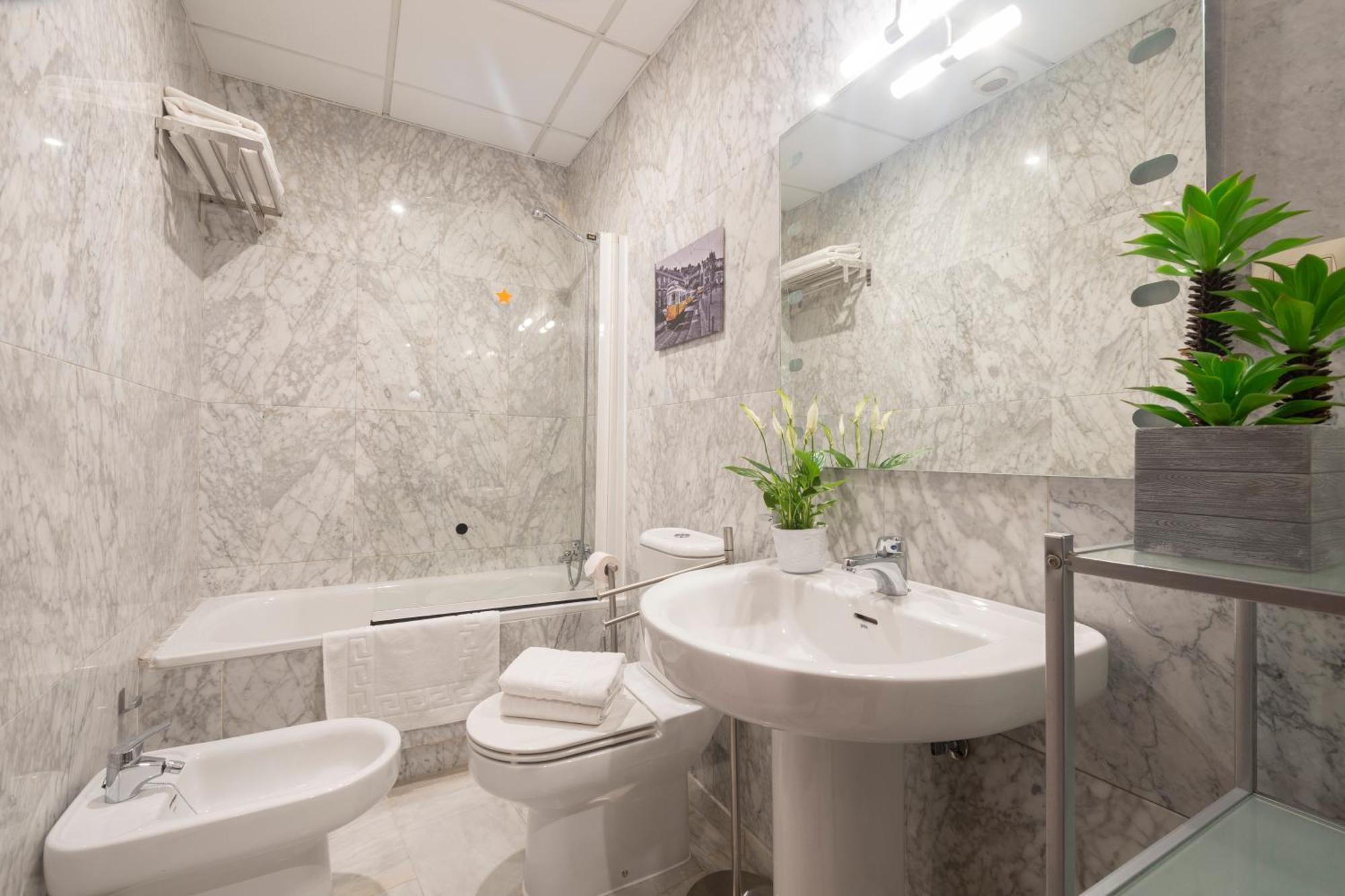 Apartamento Adultos Centro Nueva De La Virgen 2 Free Parking Гранада Екстериор снимка